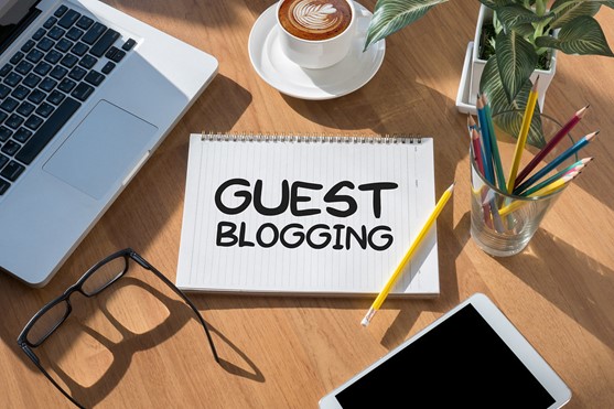 Le blogging invité : Pourquoi vous devriez le faire et comment commencer